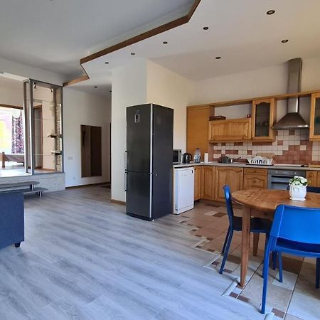 Spacious Condo 5 Min To Jurmala Beach Eksteriør billede